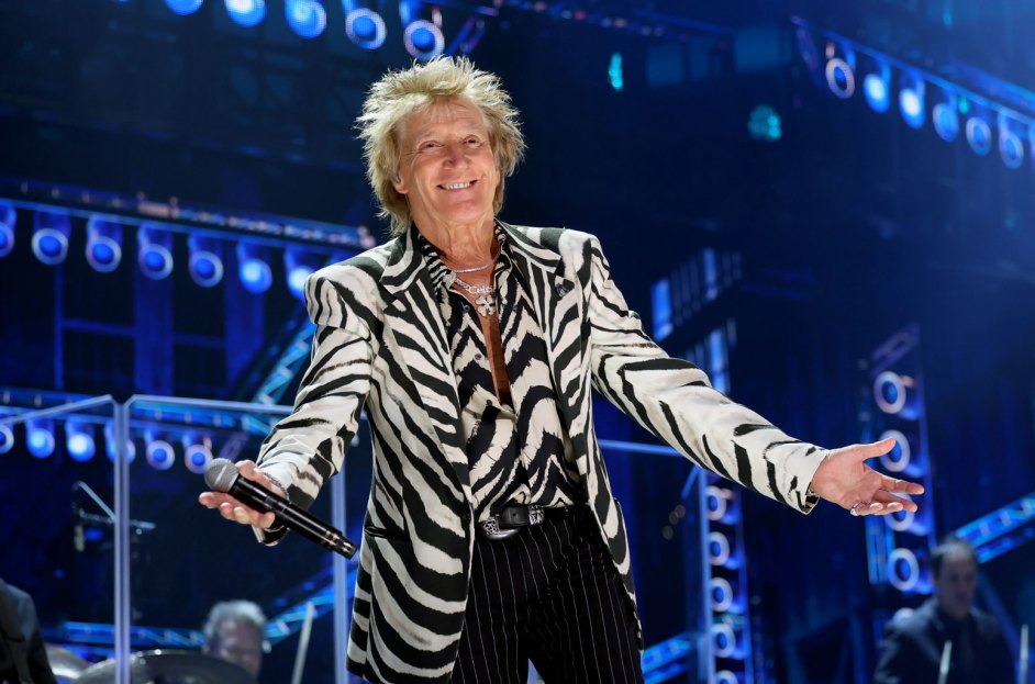 Rod Stewart to Receive Lifetime Achievement Award & Perform at 2025 American Music Awards