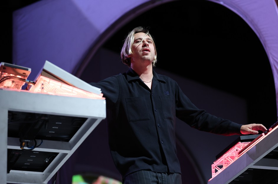 Flume Teams With Emma Louise for New Collaborative Album, ‘DUMB’