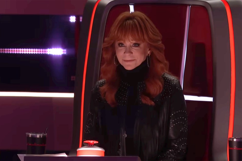 Reba Hits Mic Drop for a Grit-Packed ‘Hurricane’ Knockout Performance
