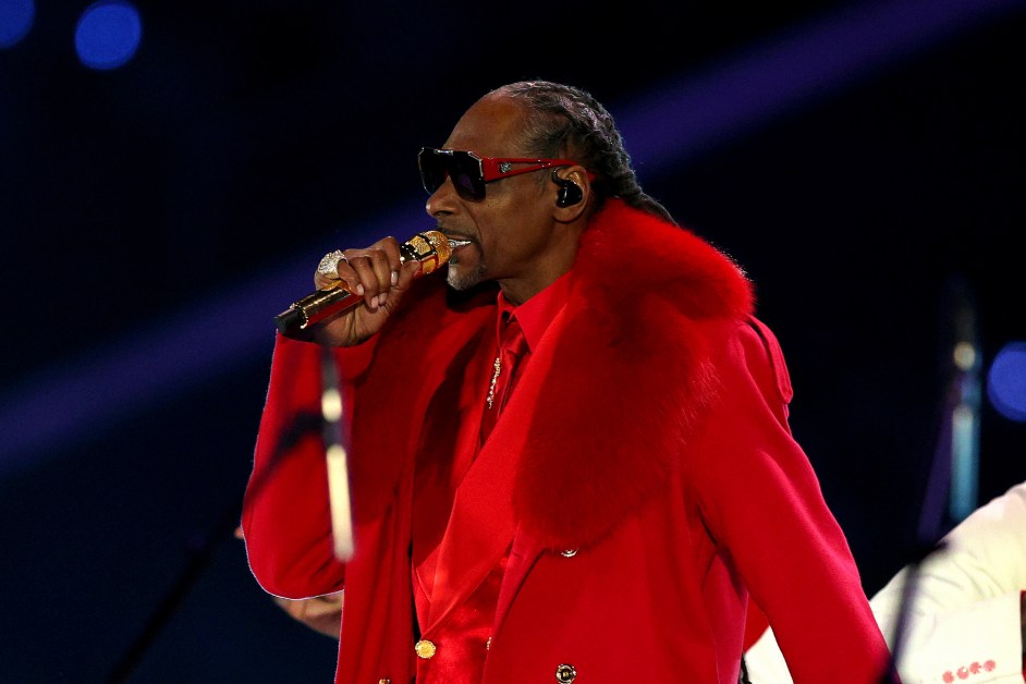 Snoop Dogg Headlines Netflix’s NFL Christmas Entertainment Spot With Huntr/x, Andrea Bocelli & More: Watch
