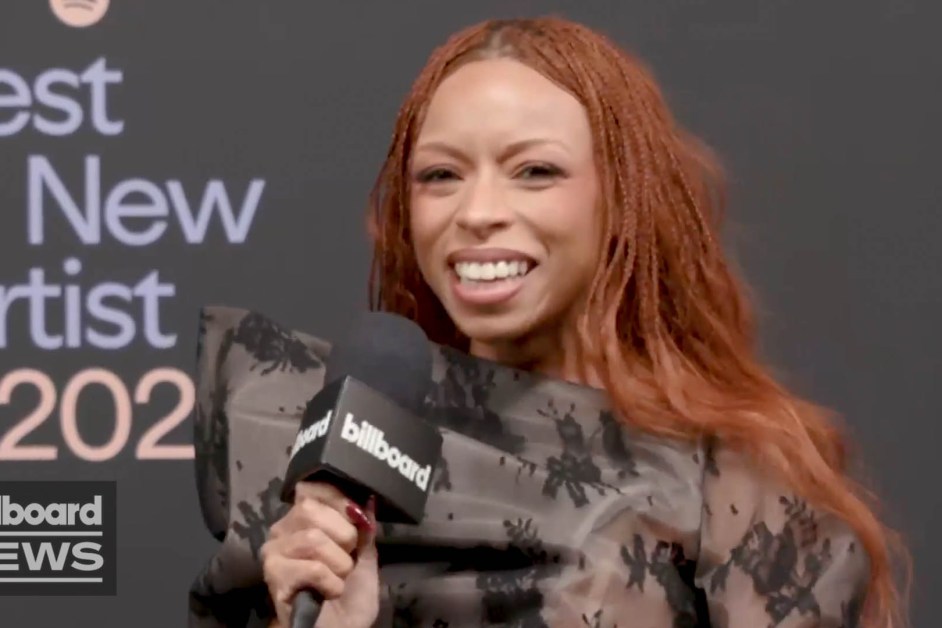 Ravyn Lenae Runs Into KATSEYE, Talks Opening Up For Sabrina Carpenter | Spotify Best New Artist Party 2026