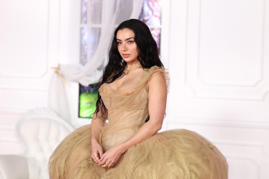 Charli XCX Reacts to Dave Grohl’s ‘Apple’ Dance on ‘The Graham Norton Show’