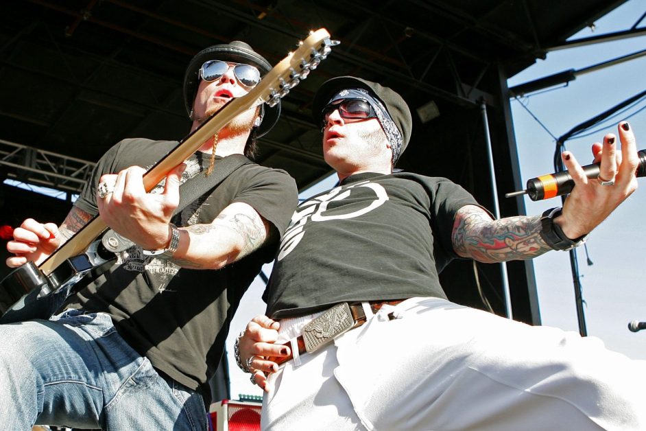 ‘My Own Worst Enemy’ Band Lit Sues Sony, Claiming RCA Promised 50% Streaming Cut…in 1998