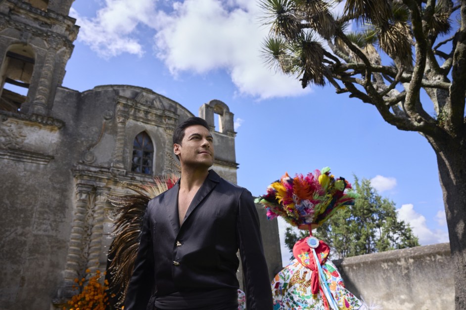 Carlos Rivera Dives Headfirst Into Ranchera Music With ‘Vida México’: ‘I’m Fulfilling My Dreams & My Grandmother’s’