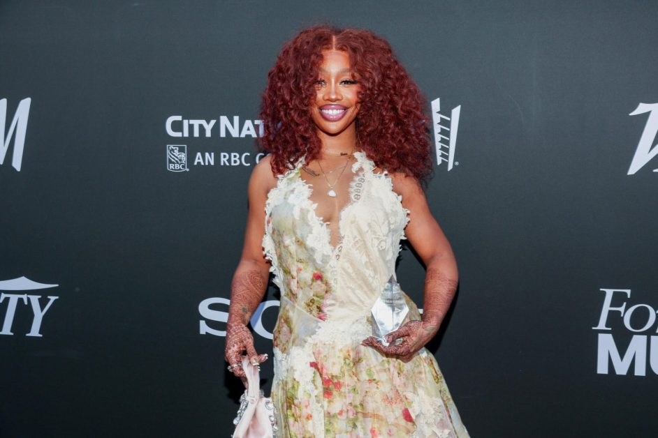 SZA Recalls Being Told She ‘Wouldn’t Beat Taylor Swift’ on the Charts, But ‘Anything Is Possible’