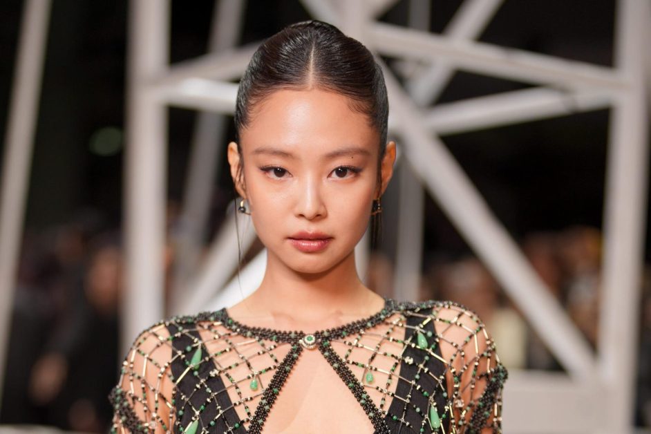 ‘Shut Up, JENNIE!’: See the BLACKPINK Star Get in on Viral ‘Dracula’ Trend Featuring Tame Impala Collab