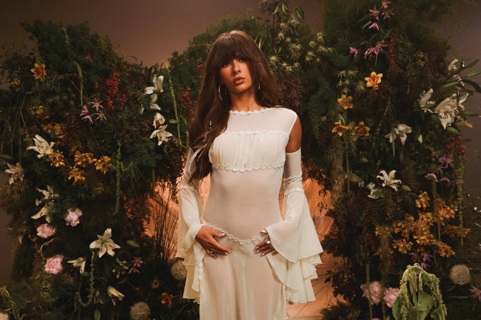 Ella Langley Joins Beyoncé & Taylor Swift to Become 3rd Woman to Hold Top 2 Spots on Hot Country Songs