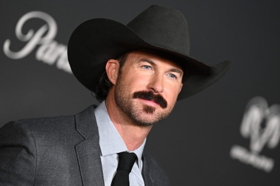 Riley Green Struck by Thrown Phone During Melbourne Concert