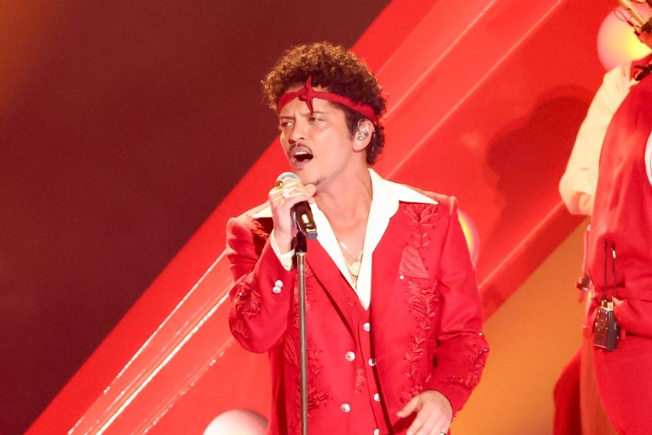 Bruno Mars Says He Has ‘Only Love’ for Taylor Swift After Fans Accuse Him of Dissing Her