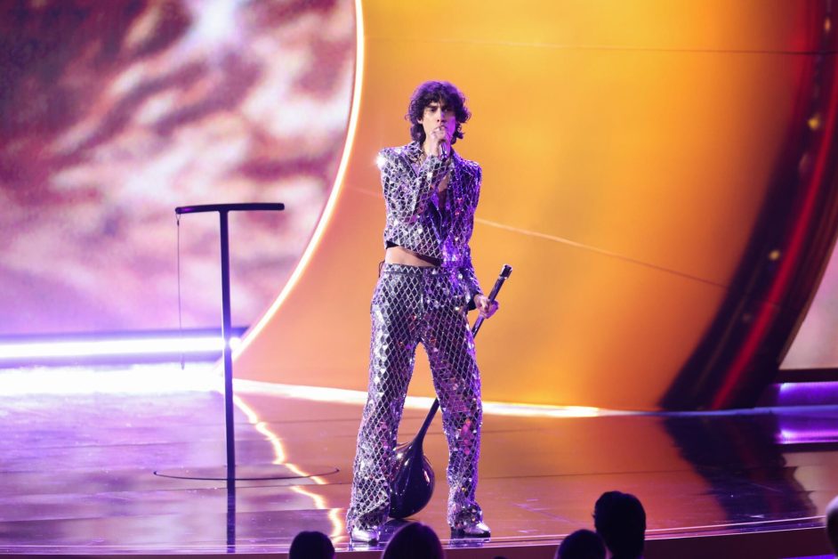 sombr Invites Cranberries’ Mike and Noel Hogan On Stage in Dublin For St. Patrick’s Eve Run Through ‘Linger’