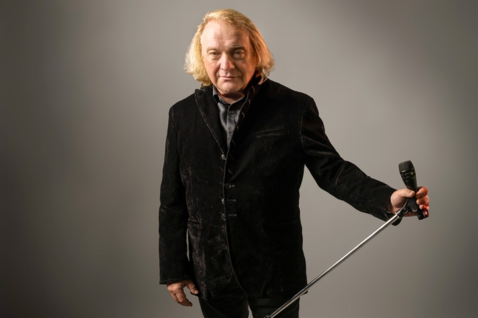 Before ‘Hanging Up the Microphone,’ Lou Gramm Talks Final Solo Album & Foreigner’s Future