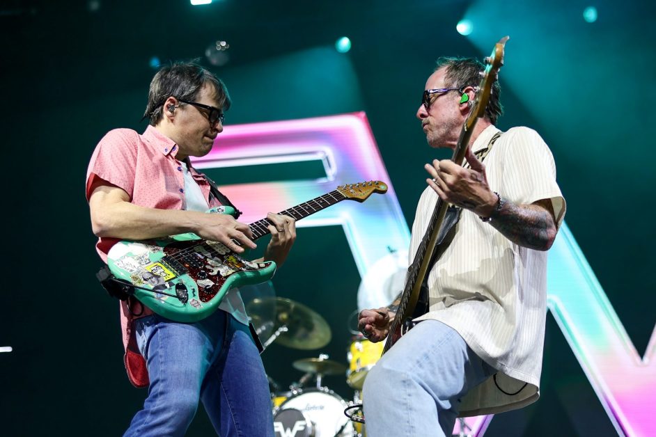 Weezer Play Acoustic Rooftop Set in Venice Beach Following Tour Announcement