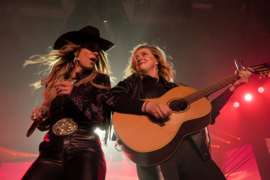 Lainey Wilson Tracks Her ’14-Year Overnight Success’ Story in Netflix ‘Keepin’ Country Cool’ Documentary Trailer: Watch