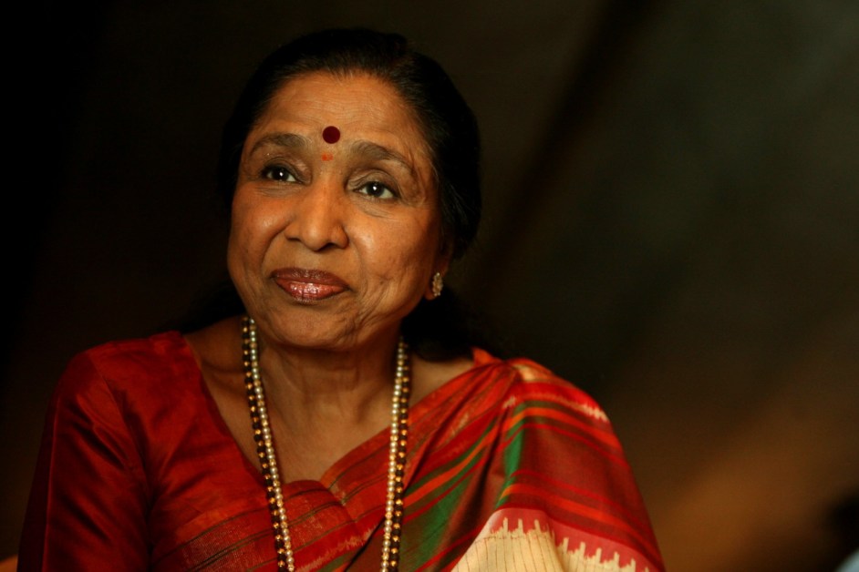 Asha Bhosle, One of India’s Most Versatile Bollywood Singers, Dies at 92