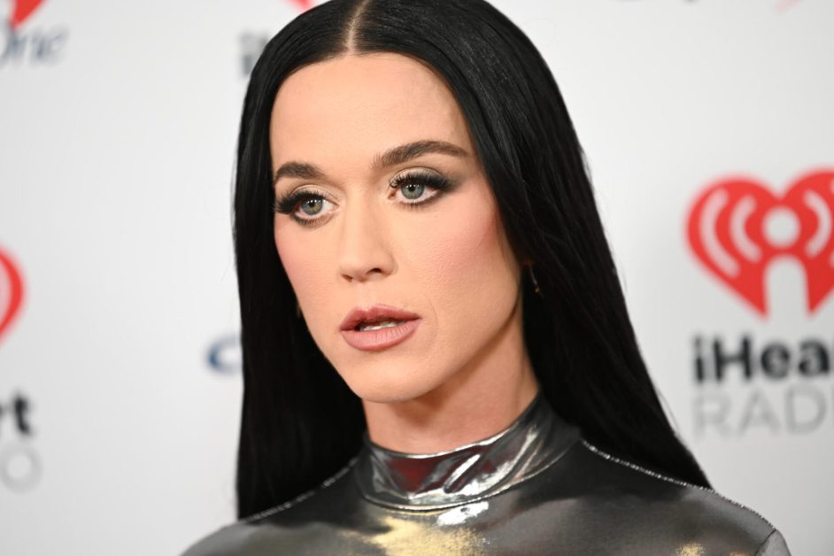 Katy Perry Tosses Credit Card Into Trevi Fountain for ‘Good Luck’
