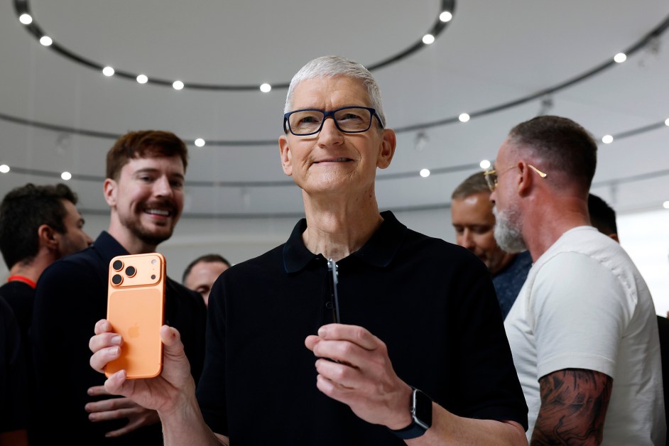 Tim Cook Stepping Down as Apple CEO