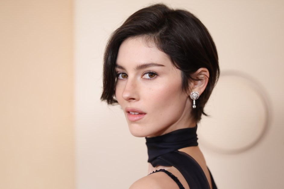 Gracie Abrams Announces New Song ‘Hit the Wall’