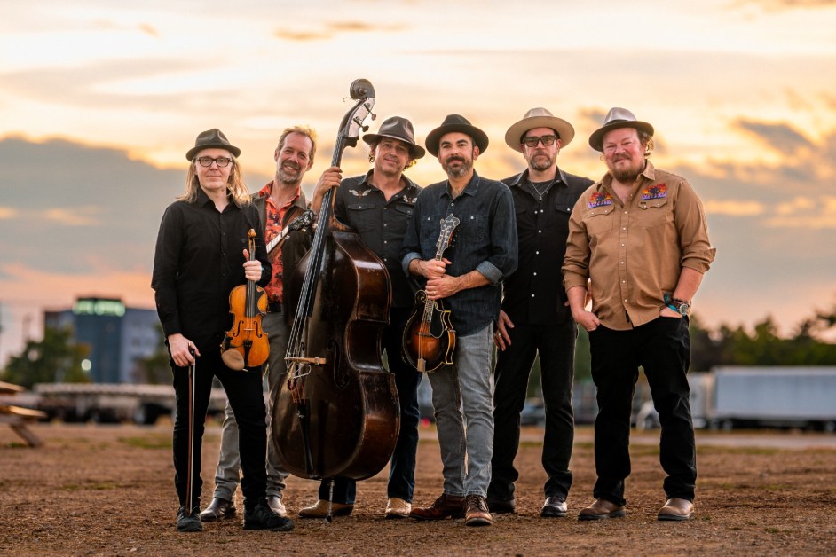 Steep Canyon Rangers Talk Celebrating 25 Years & Revisiting Musical Foundations on ‘Next Act’