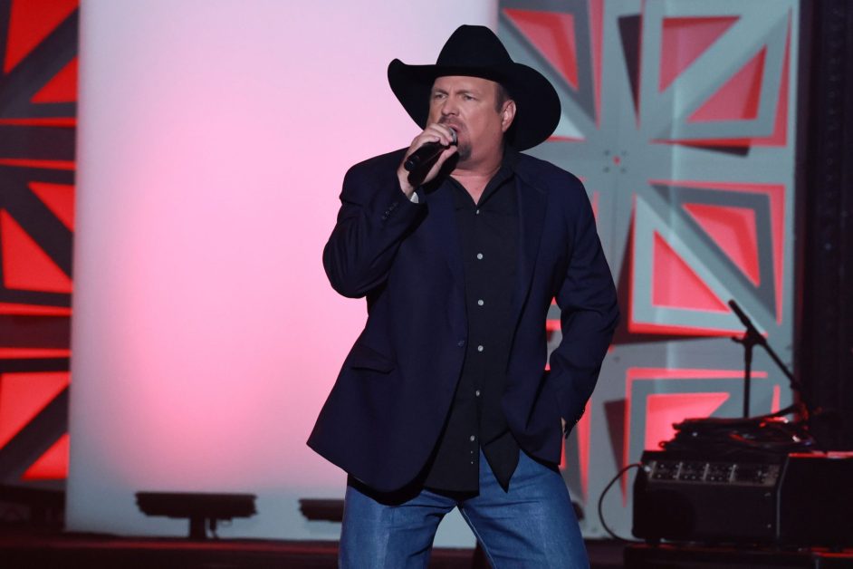Garth Brooks Does The Catalog Dance, Mulls Selling for Up to $2 Billion