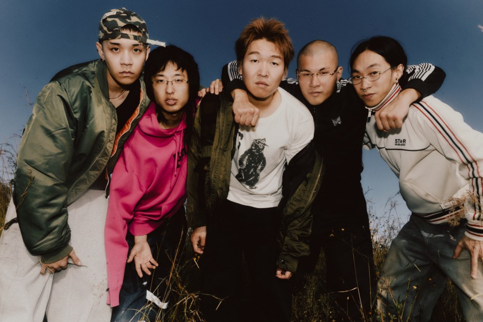 Universal Music Korea Signs 1300