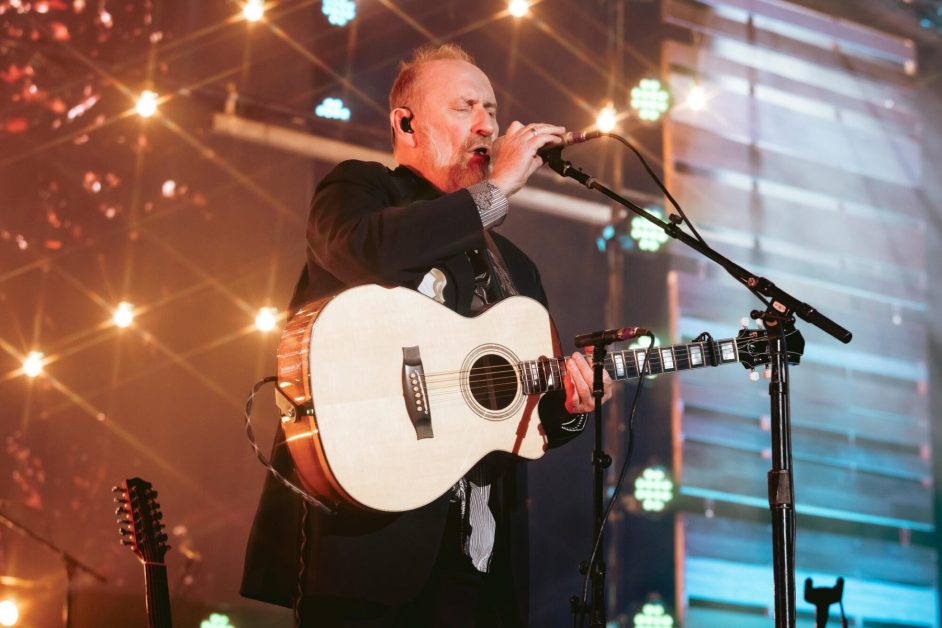 Colin Hay Recounts How Men at Work’s Fast Fame ‘Turned Into an Episode of ‘Survivor’’