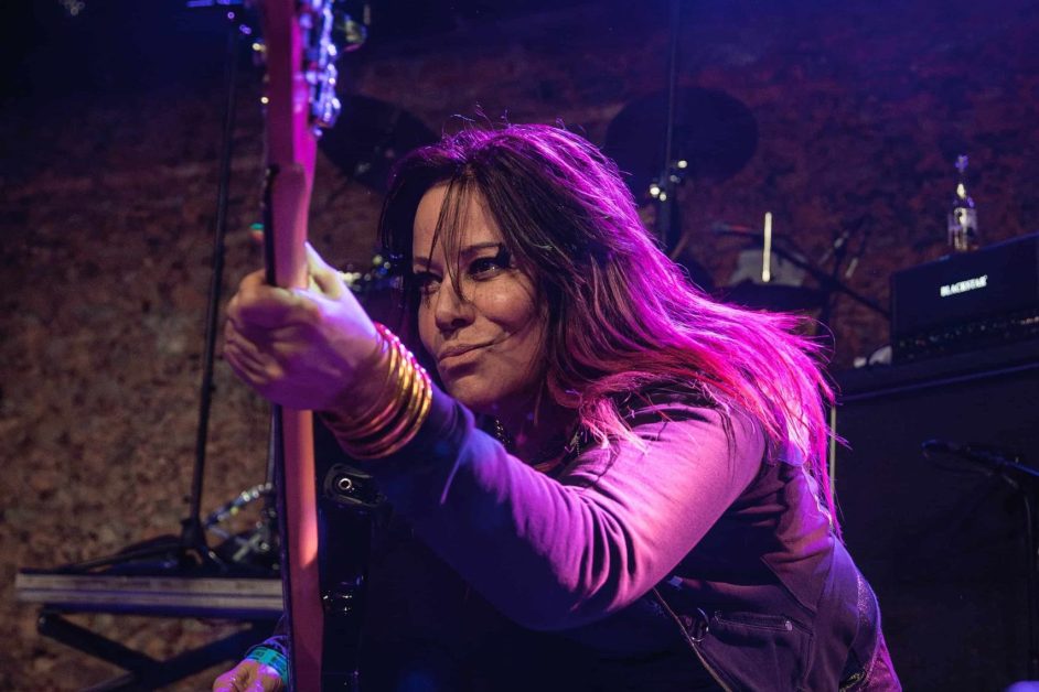 Jennifer Finch, L7 Bassist and Los Angeles Punk Figure, Dies at 59