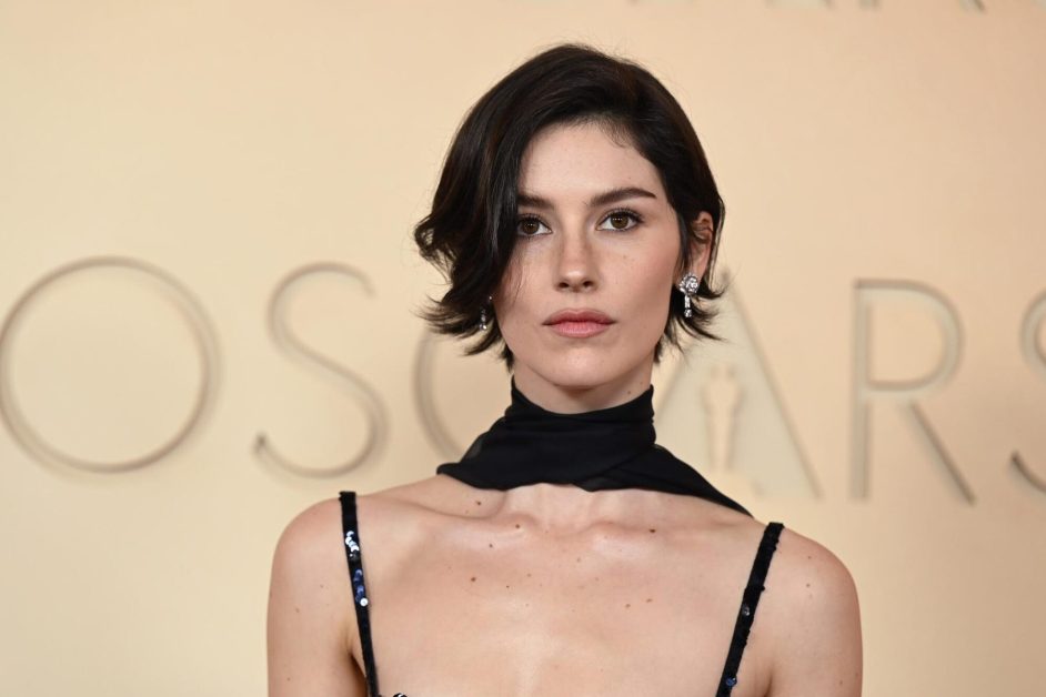 Gracie Abrams Scores Second U.K. No. 1 LP with ‘Daughter From Hell’