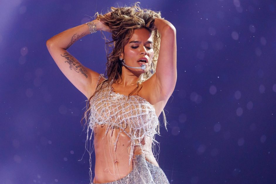 Karol G Invites ‘Everyone To Be A Little More Dramatic, A Little More Extra’ With New Album ‘No Me Arrepiento de Sentir Tanto’