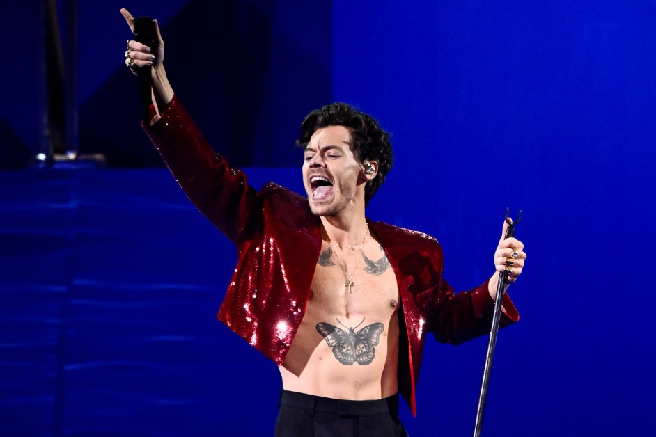 Watch Harry Styles Recover in Style From a Fall During His Second Night in Mexico City