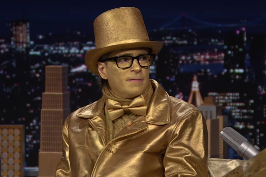 Weezer’s Rivers Cuomo Showed Up on Late Night TV Painted In Gold