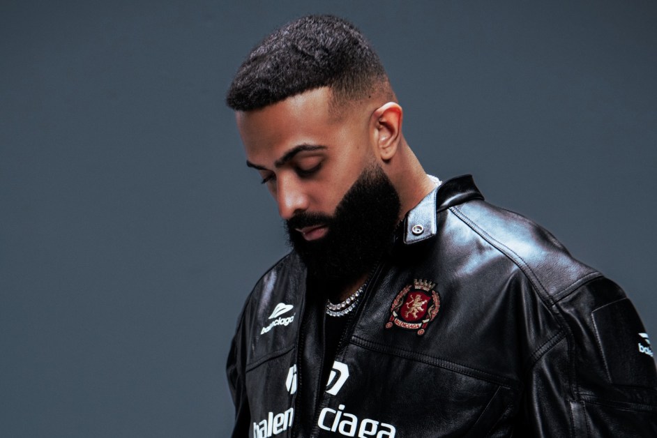 It’s a ‘Polaroid’ Moment for Eladio Carrión With Second Latin Airplay No. 1