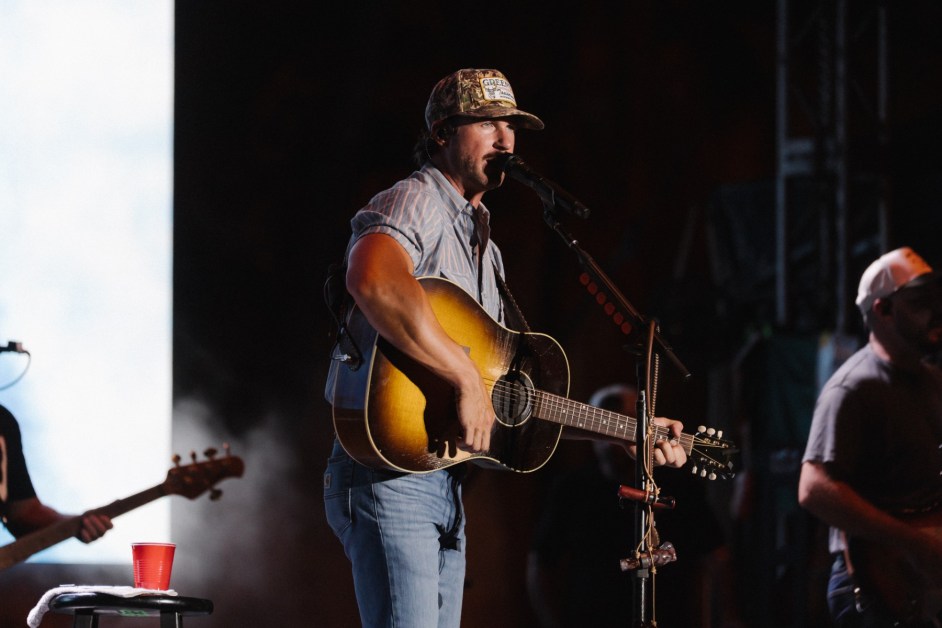 Country Splash Cabo Fest With Riley Green, Jon Pardi and More Combines Song, Sand & Surf: 7 Best Moments