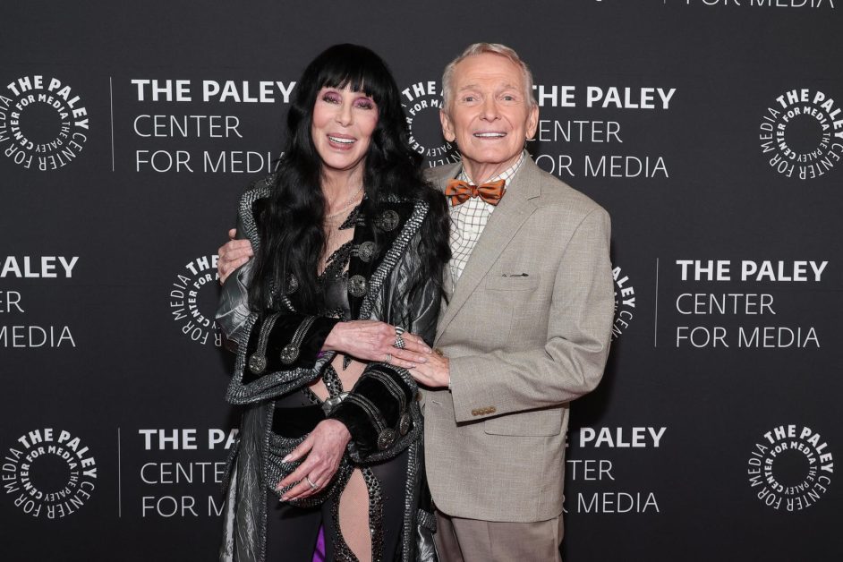 Bob Mackie, Dress Designer to the Stars, Dies at 87