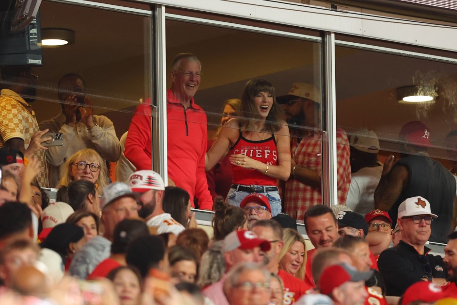Taylor Swift Shows Off Wedding Ring as Travis Kelce Scores First Touchdown of the Season