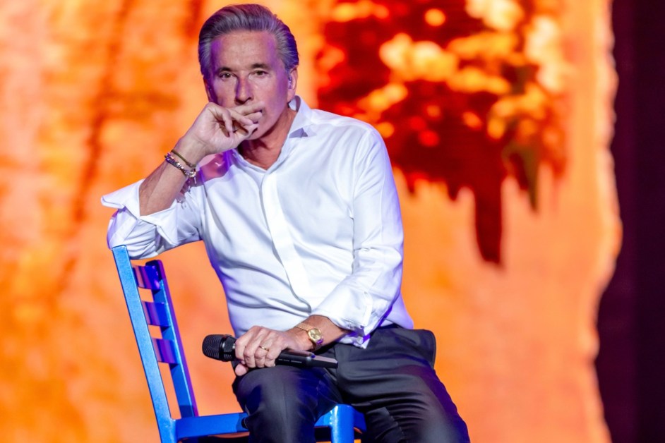 Ricardo Montaner Is ‘Feliz’ With First Latin Airplay No. 1: ‘Gives Me Immense Pleasure’