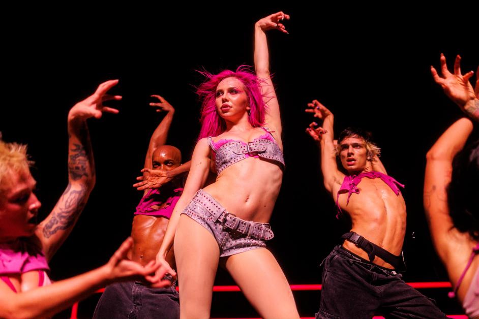 ADÉLA Makes Her Case For Pop Stardom at Sold-Out Los Angeles Show: ‘I’m an Immigrant’