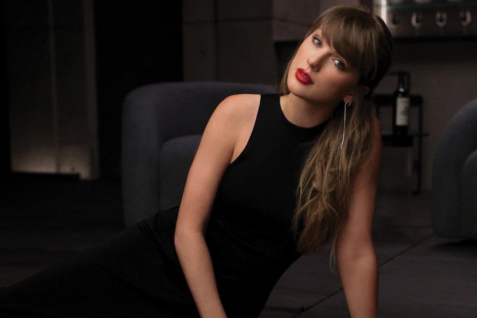 Taylor Swift’s ‘The Life of a Showgirl’ Spends 14th Week Atop Billboard 200