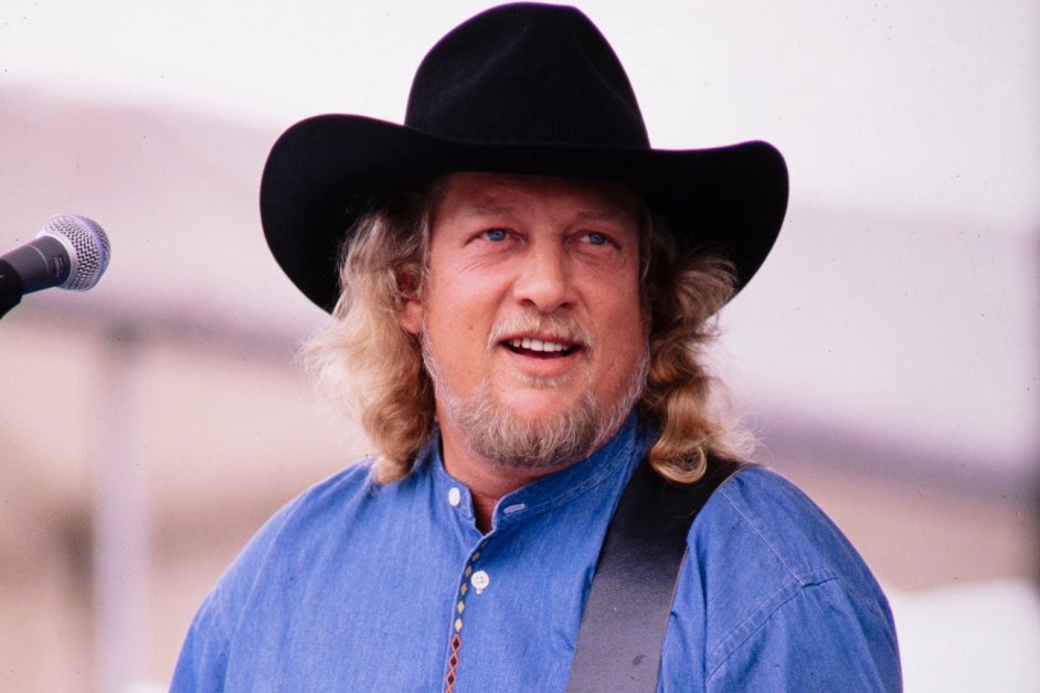 ‘The Great And Unmatched’: John Anderson Remembered by Blake Shelton, Tim McGraw & More