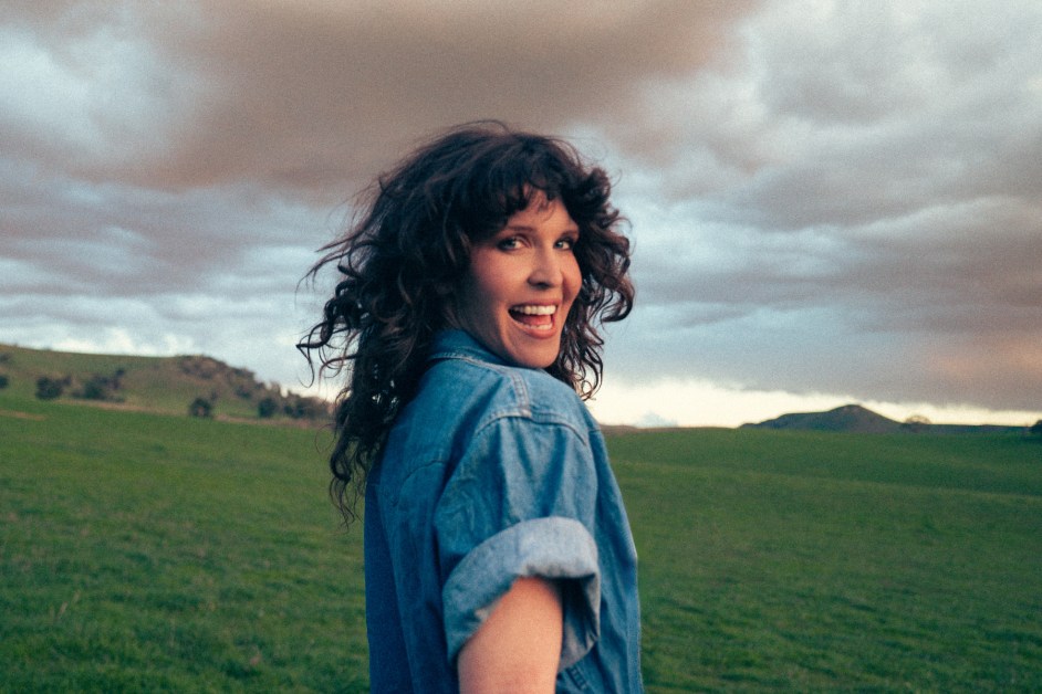 After an Incredible Brush With Dolly Parton, Fanny Lumsden Celebrates Her ‘Traditions’